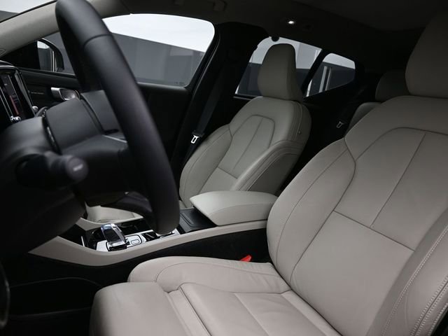 Used 2024 Volvo XC40 B5 Plus w/ Climate Package image 9