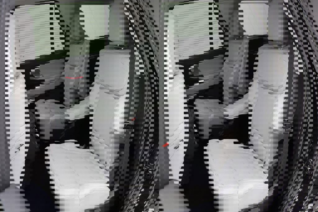 Used 2025 Ford Expedition Platinum image 11