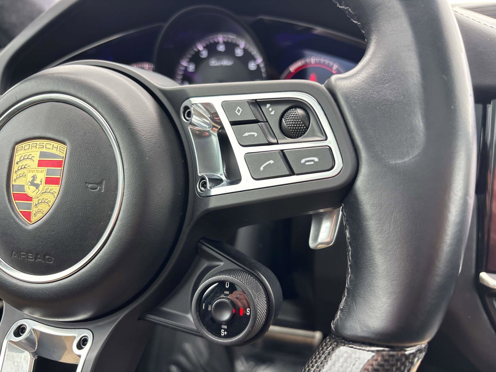 Used 2020 Porsche Cayenne Turbo AWD/4WD image 22