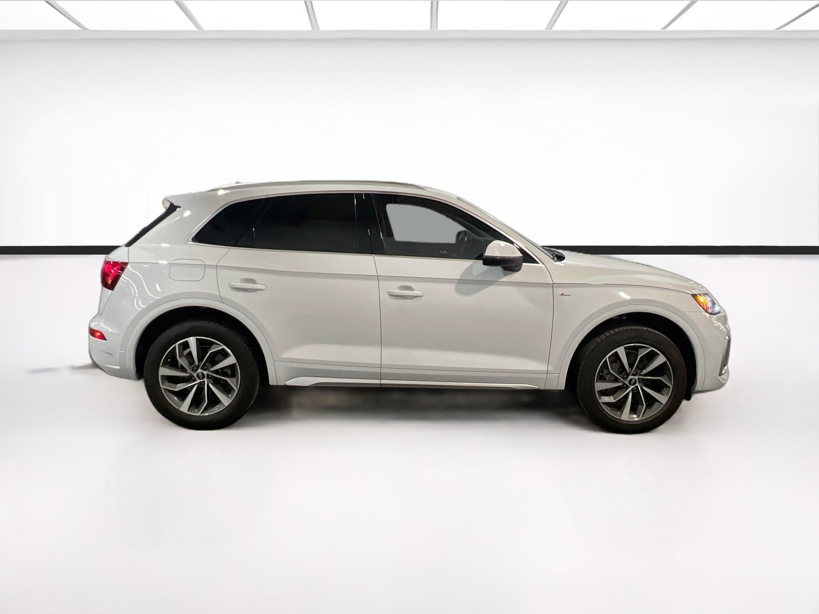 Used 2022 Audi Q5 2.0T Premium Plus w/ Premium Plus Package AWD/4WD image 25