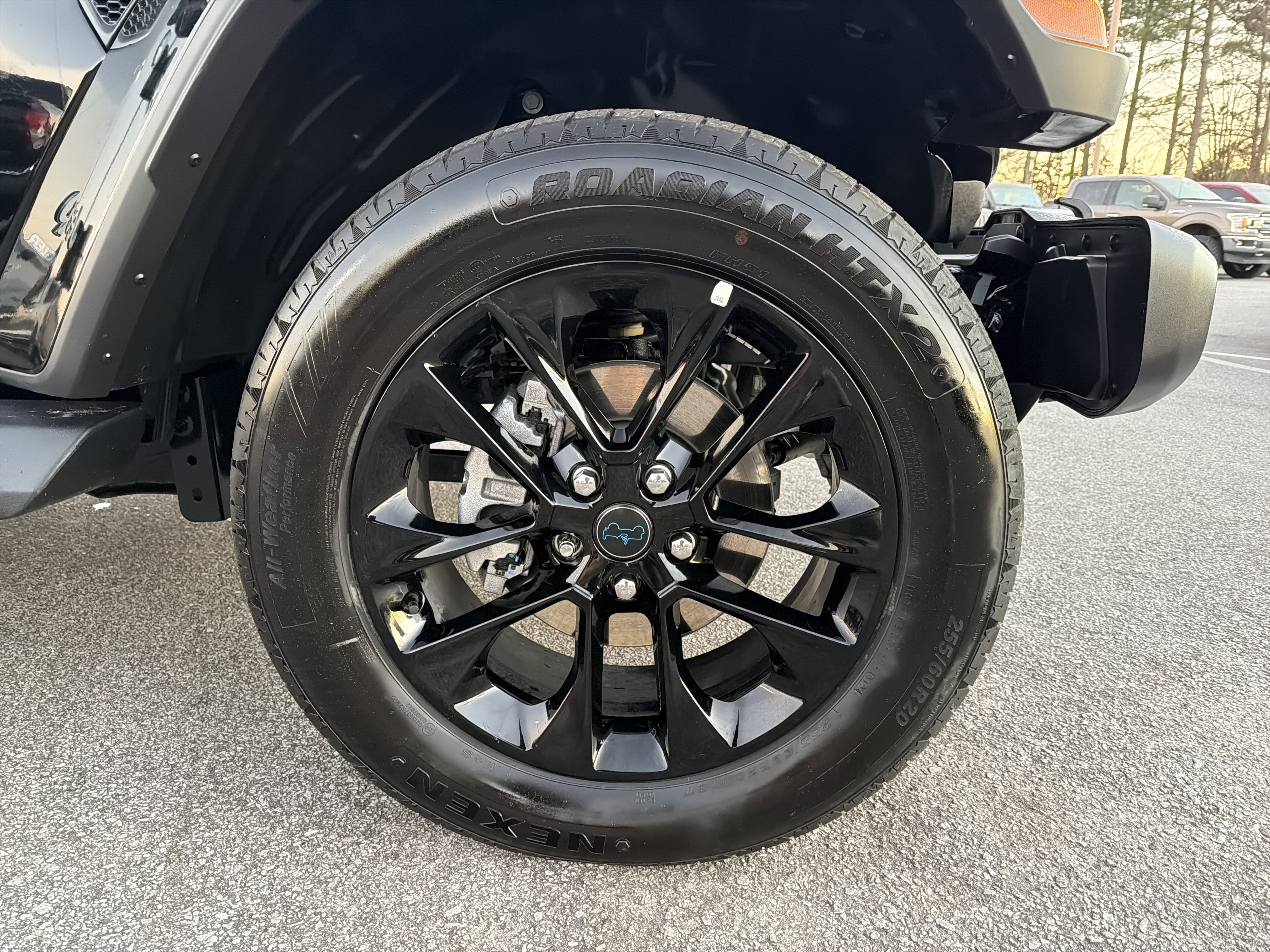 Used 2025 Jeep Wrangler Sahara image 13