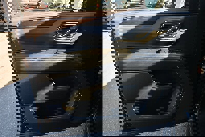 Used 2022 GMC Yukon SLE image 17