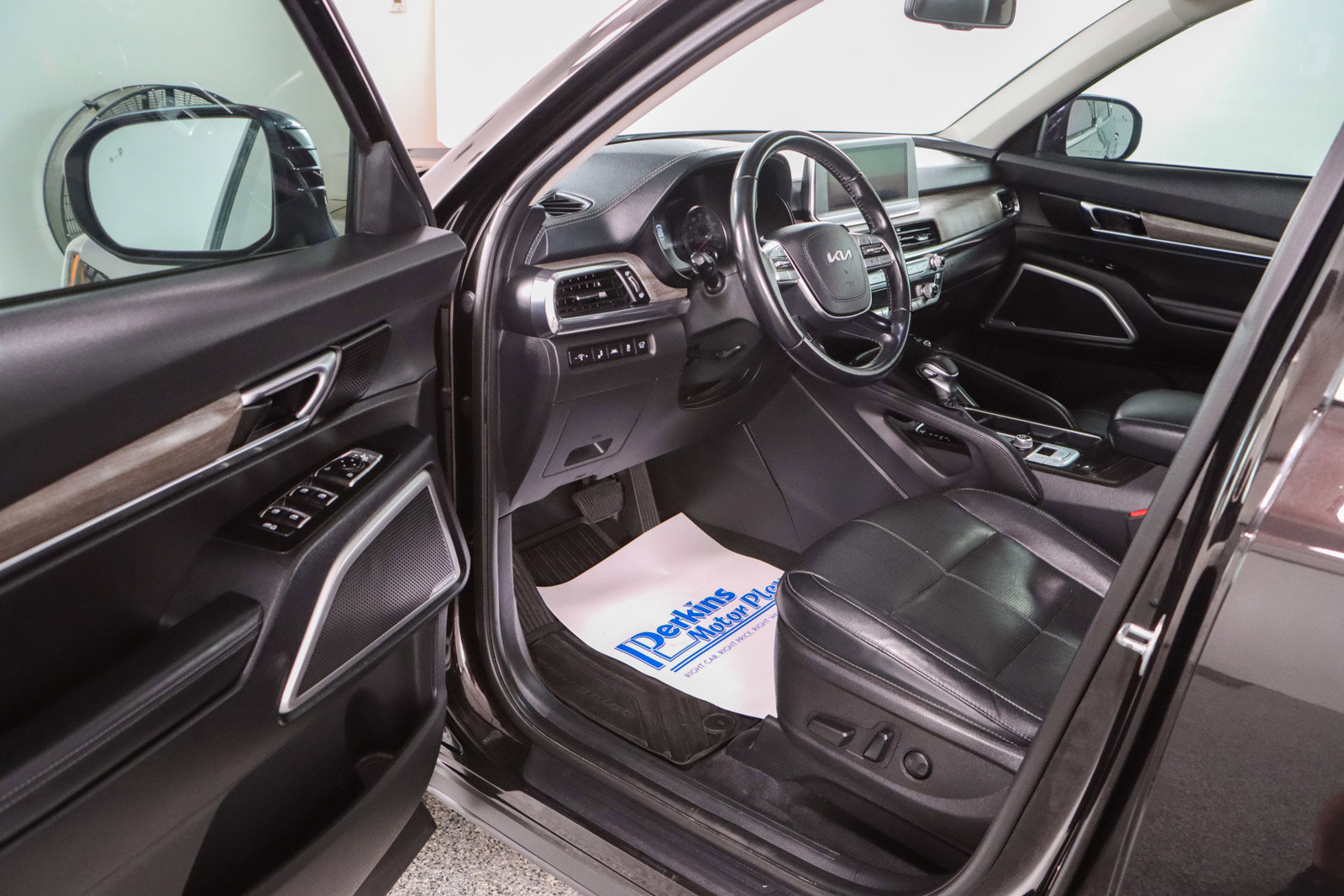 Used 2022 Kia Telluride EX image 3