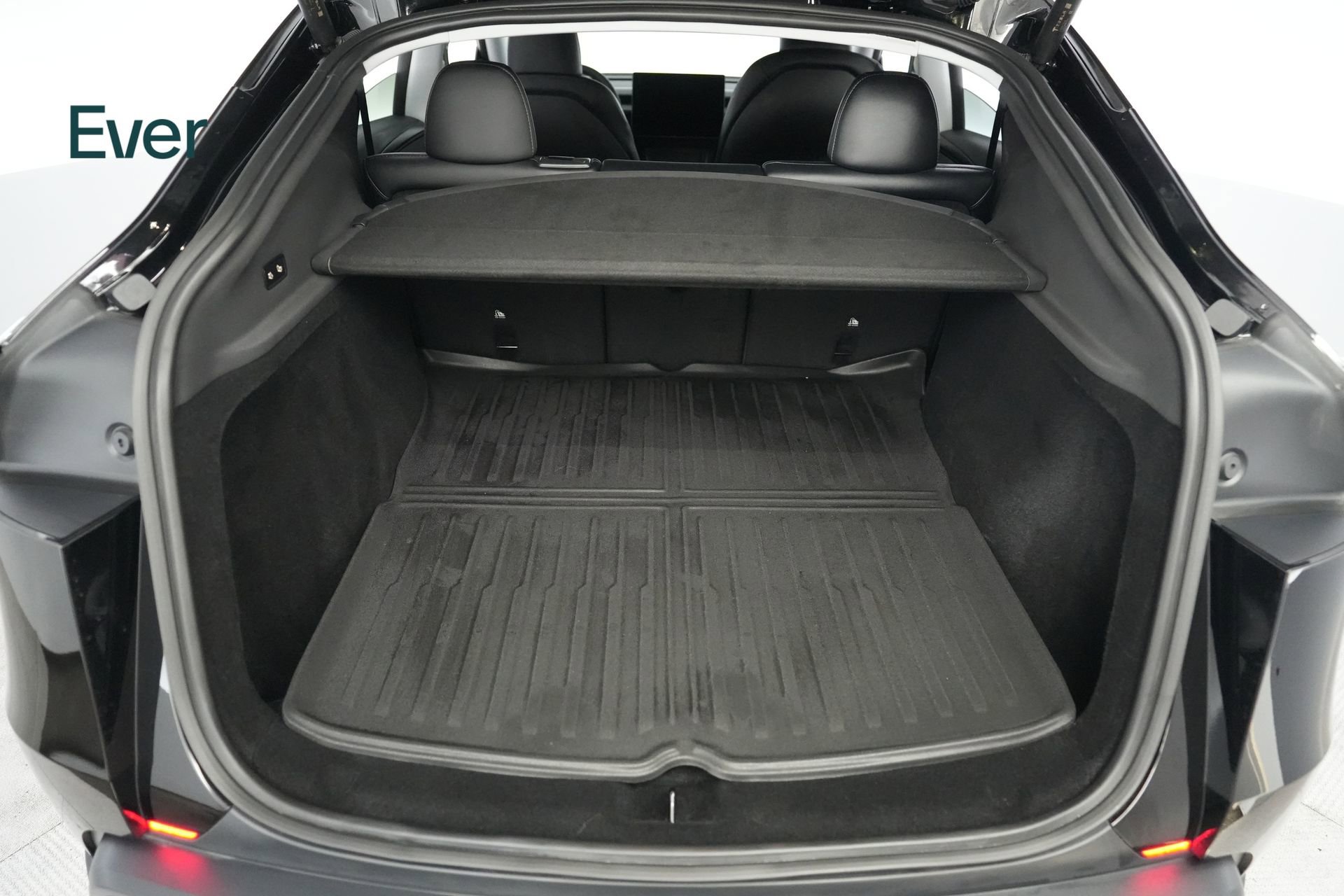 Used 2026 Tesla Model Y Long Range RWD image 8