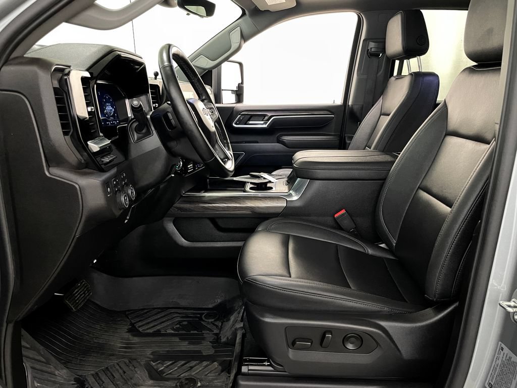 Certified 2025 Chevrolet Silverado 2500 LTZ w/ LTZ Plus Package AWD/4WD image 9