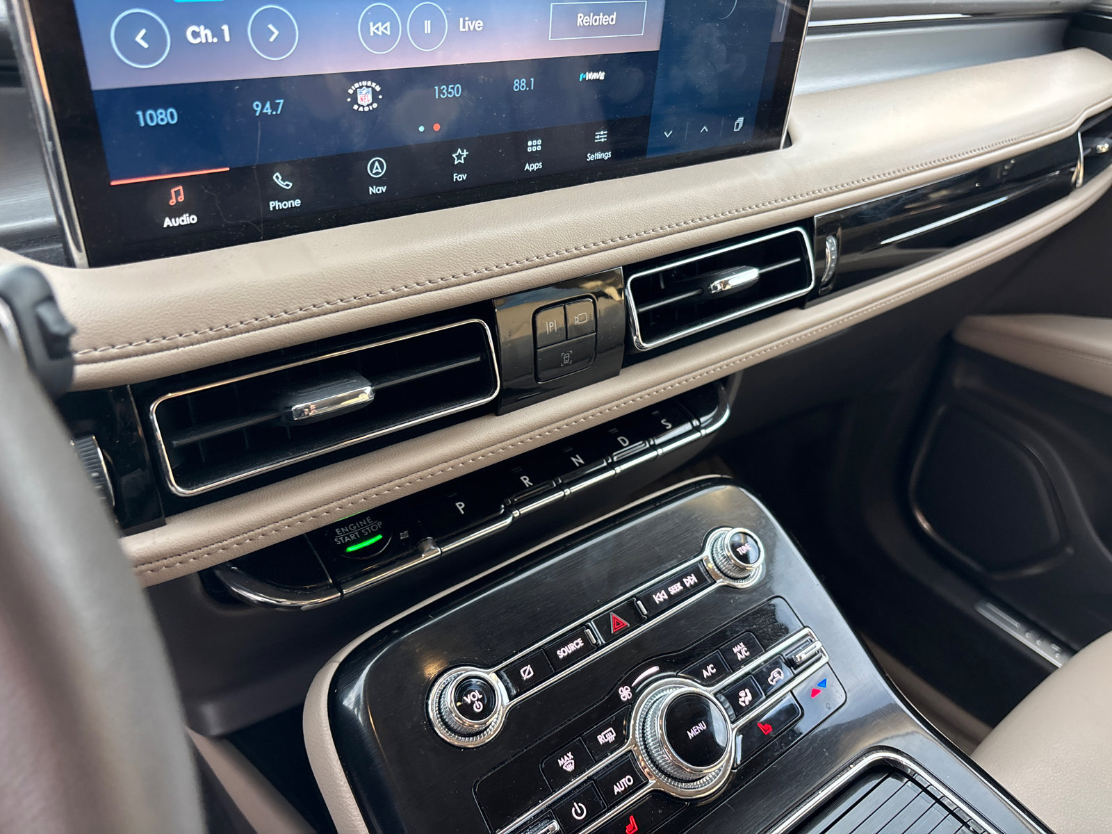 Used 2022 Lincoln Nautilus AWD w/ Premium Package image 21