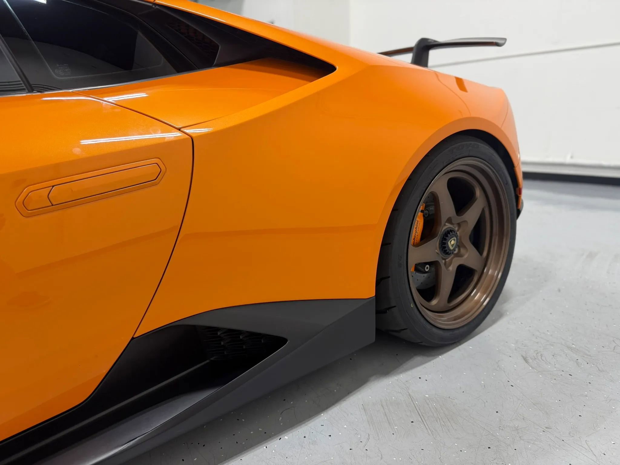 Used 2018 Lamborghini Huracan Performante AWD/4WD image 27