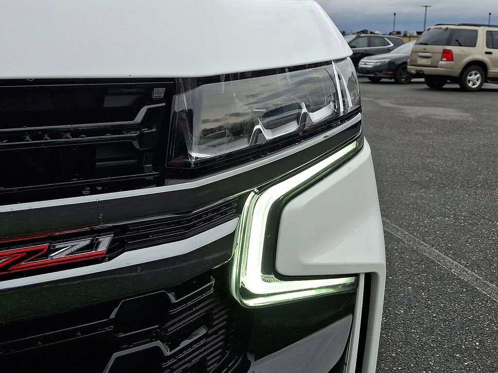 Used 2022 Chevrolet Suburban Z71 w/ Luxury Package image 9