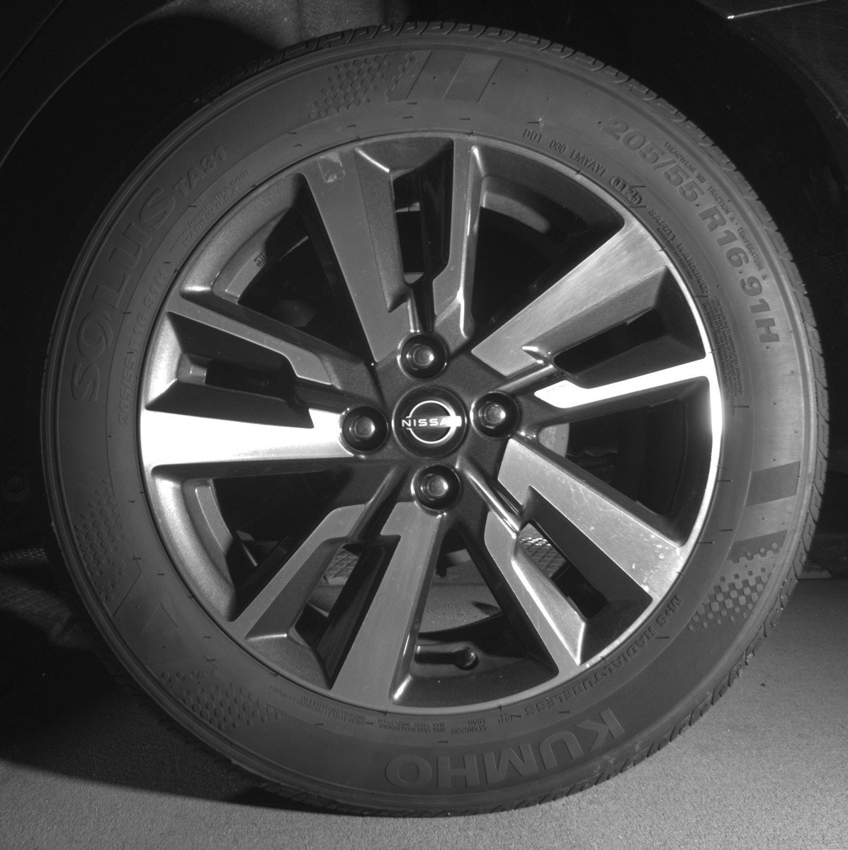 Used 2025 Nissan Versa SV image 14