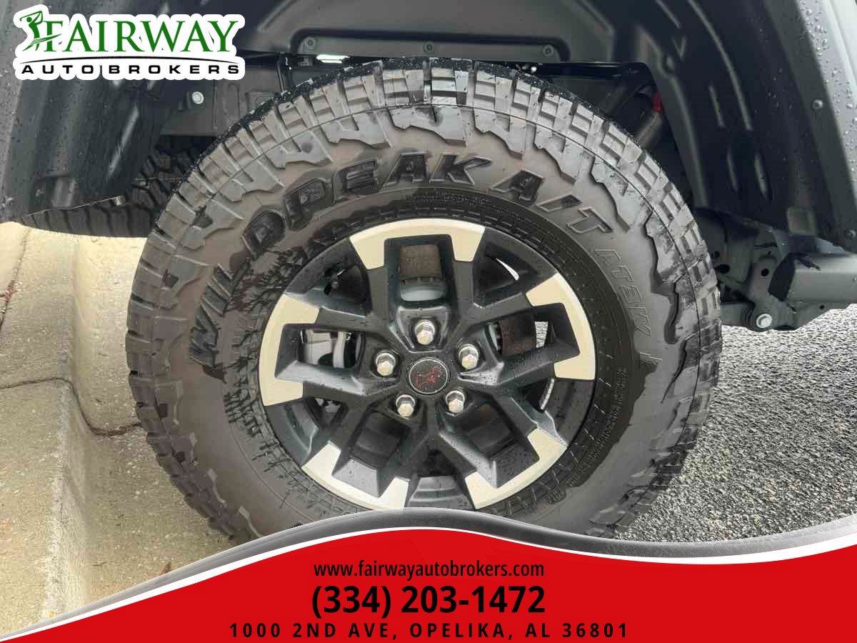Used 2025 Jeep Gladiator Rubicon w/ Convenience Group AWD/4WD image 33