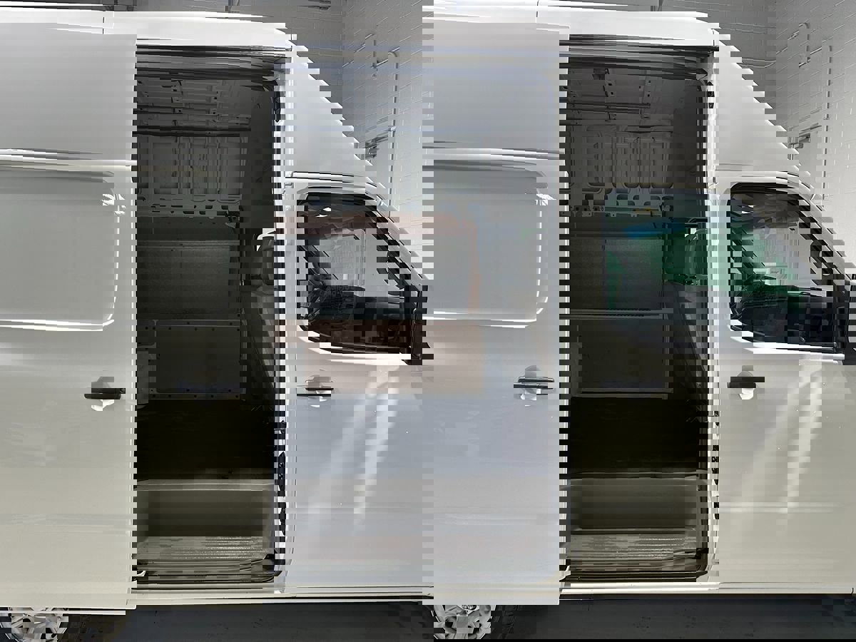 Used 2014 Nissan NV 2500 SV image 11