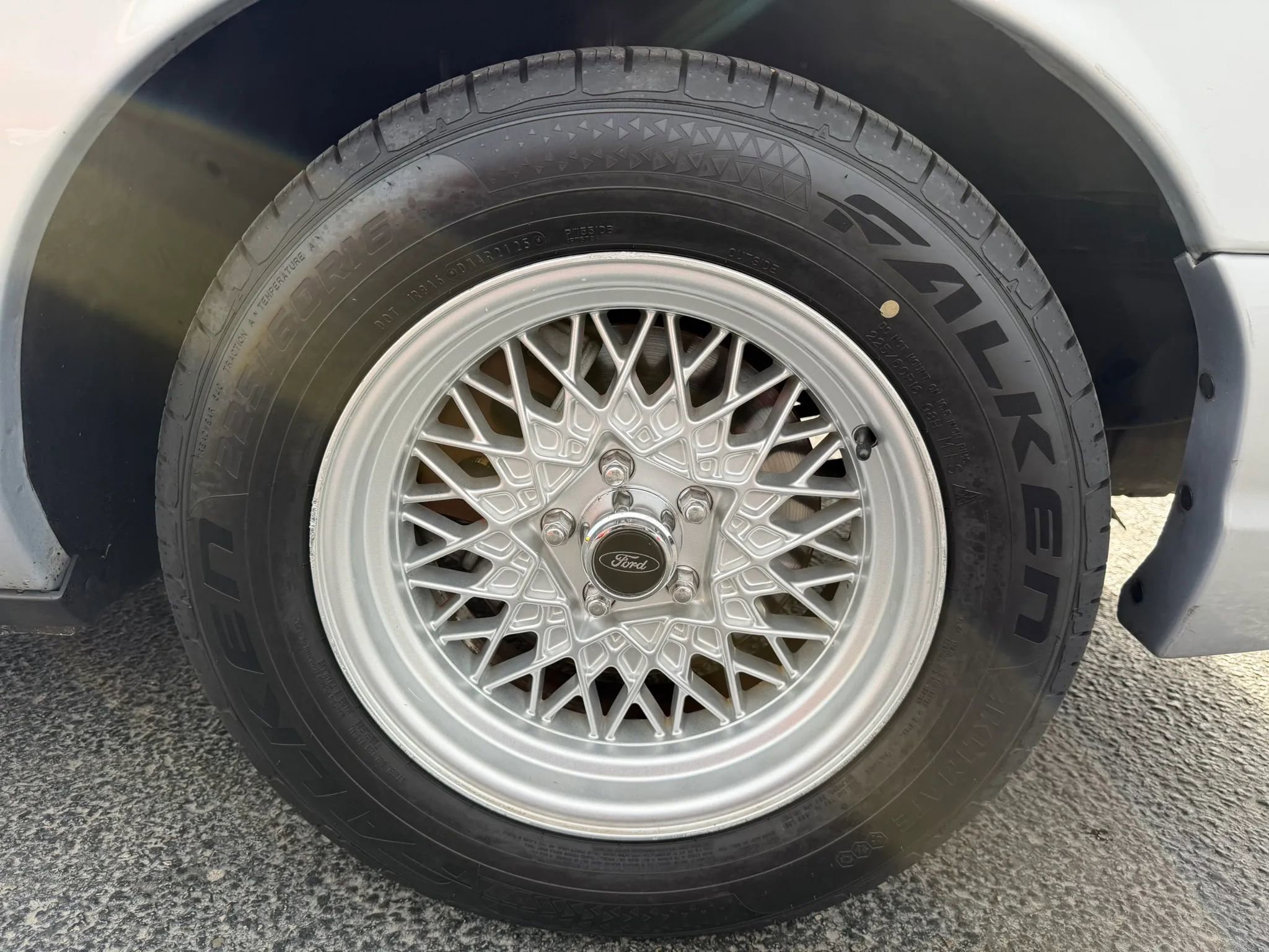 Used 2002 Ford Crown Victoria LX RWD image 16