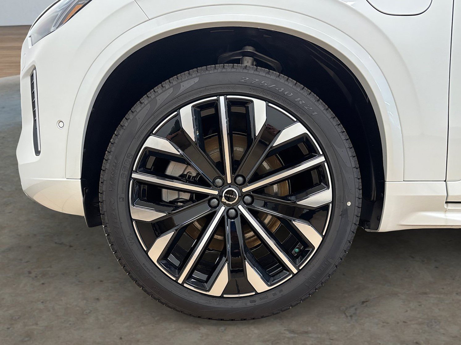 New 2026 Volvo XC90 T8 Plus w/ Protection Package Premier AWD/4WD image 45