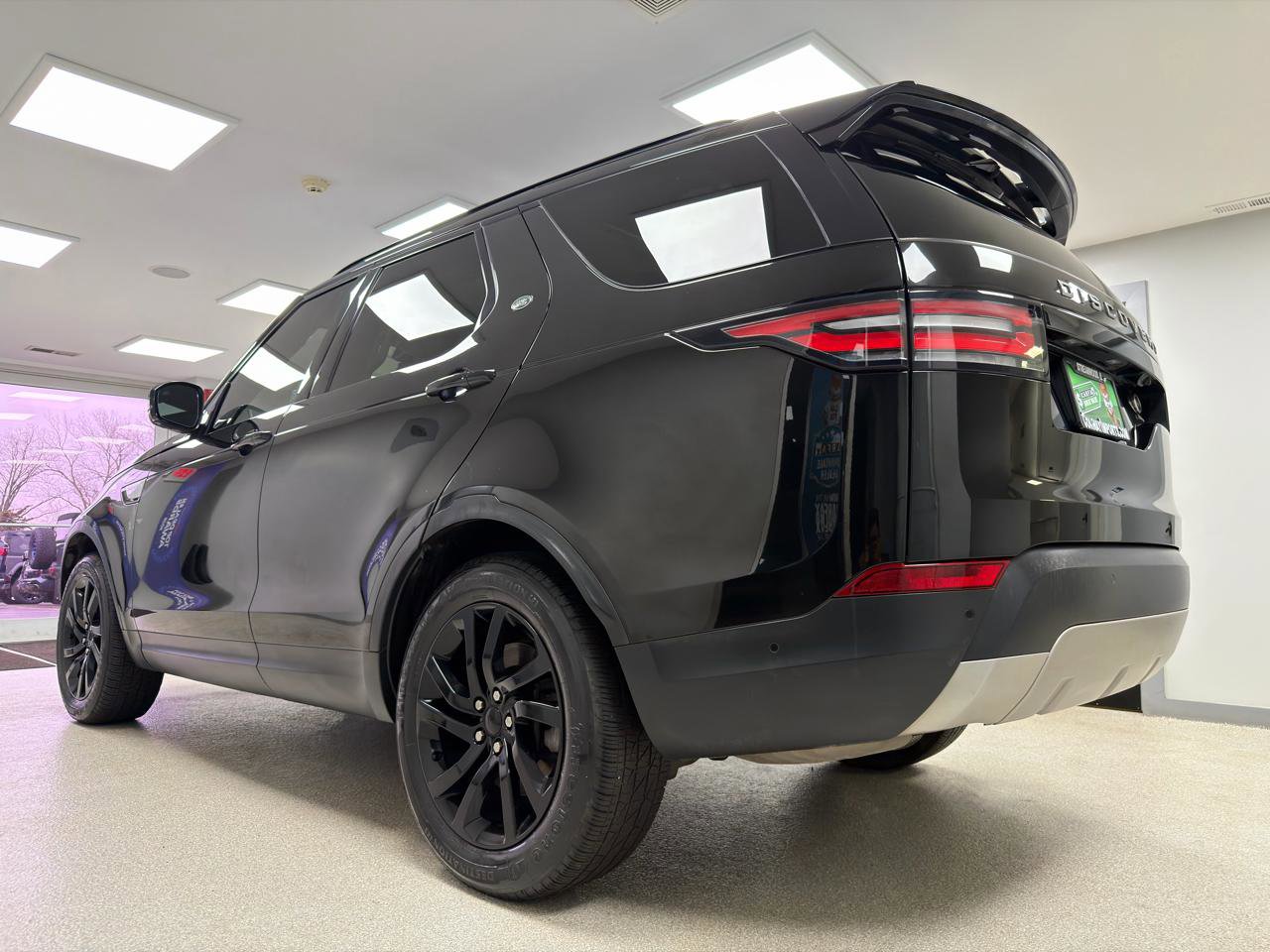 Used 2017 Land Rover Discovery HSE image 5