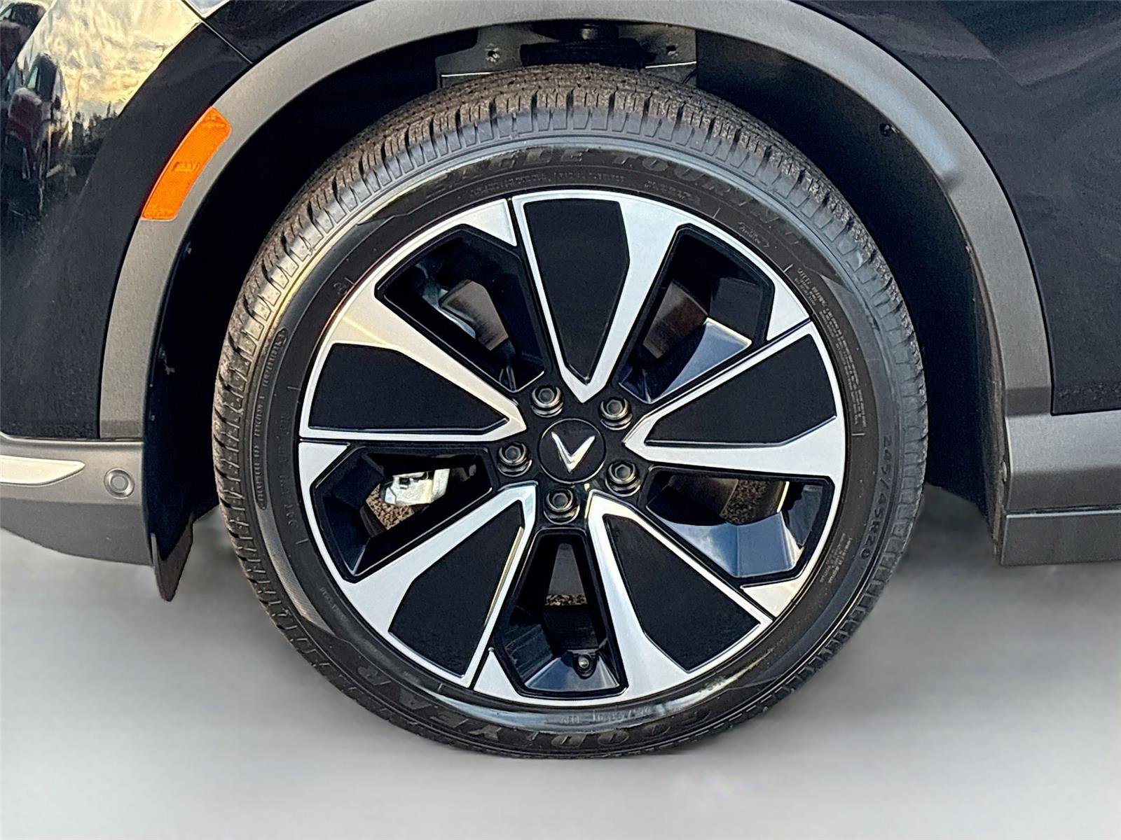 New 2025 VinFast VF 8 Plus image 31