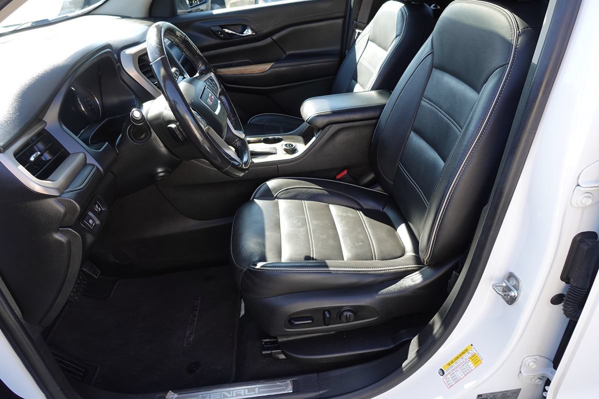 Used 2019 GMC Acadia Denali w/ Technology Package FWD image 20