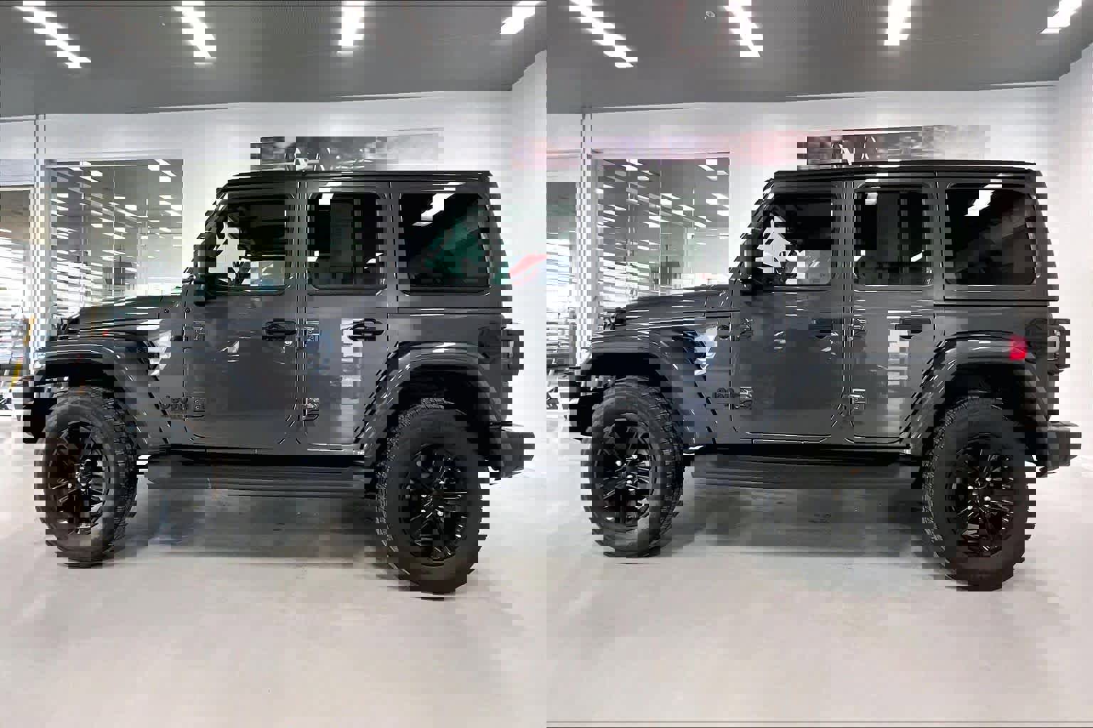 Used 2020 Jeep Wrangler Unlimited Sahara image 3