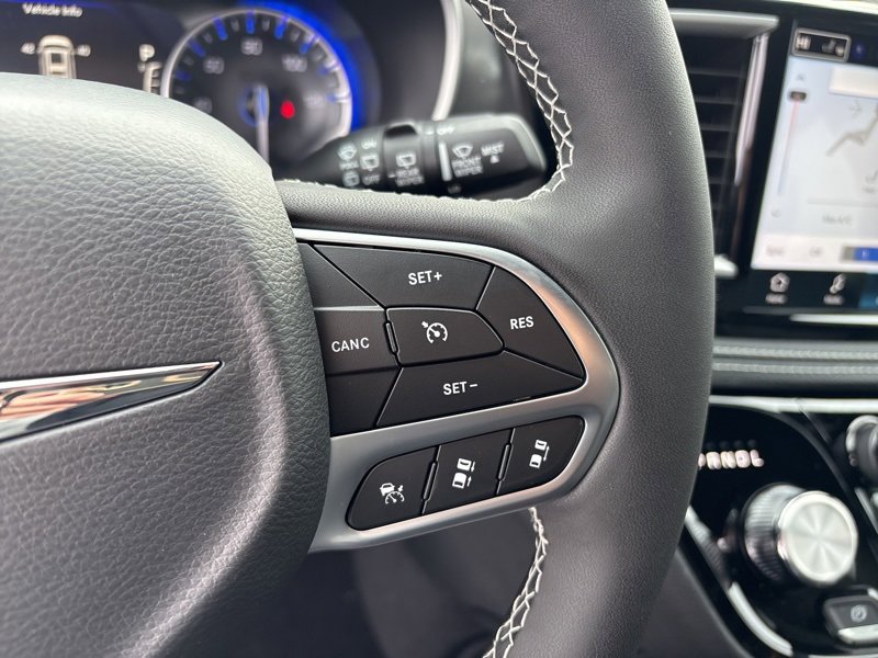 New 2026 Chrysler Pacifica Select image 30