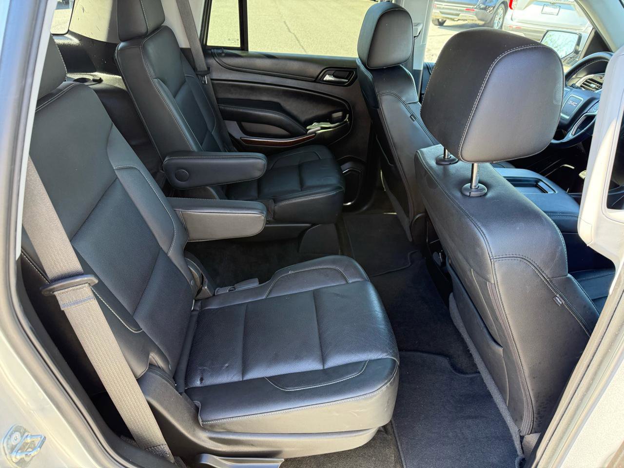 Used 2018 GMC Yukon SLT w/ Premium Edition AWD/4WD image 17