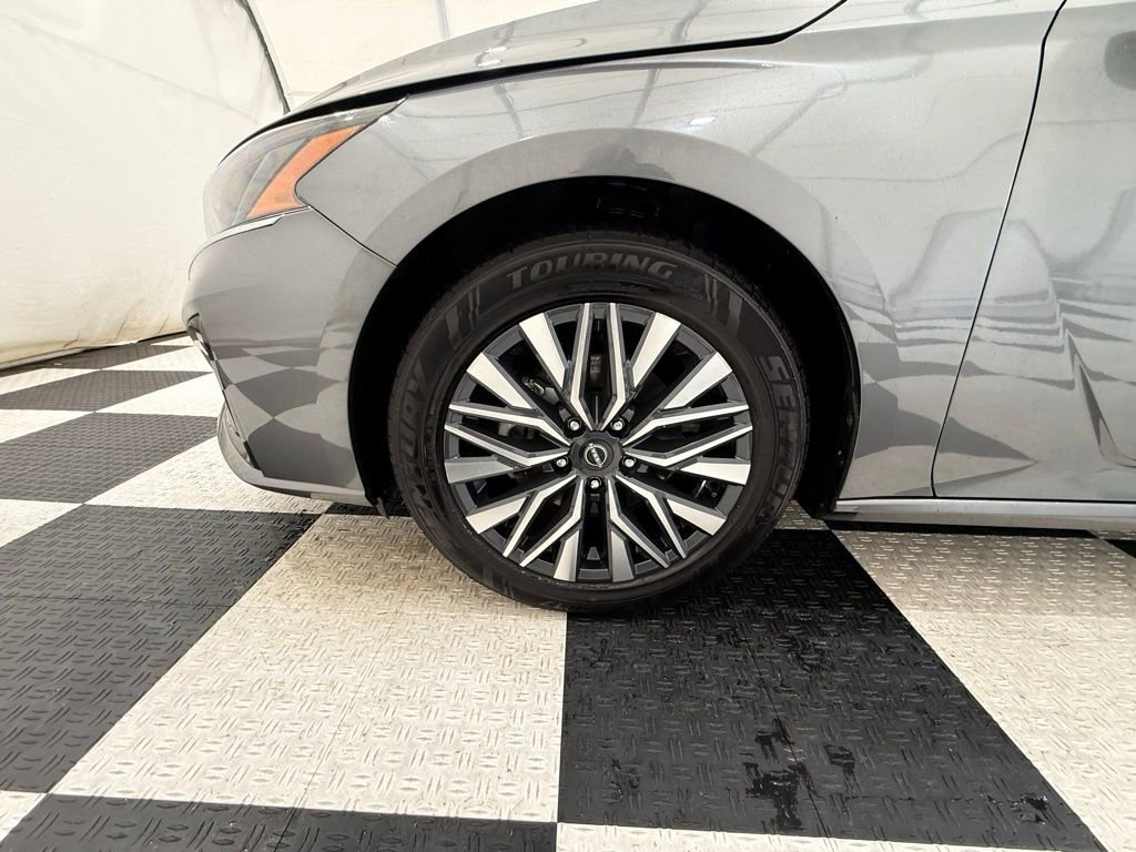 Used 2024 Nissan Altima 2.5 SV FWD image 9