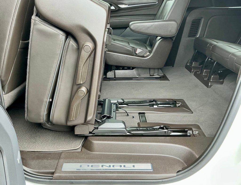 Used 2022 GMC Yukon XL Denali AWD/4WD image 29