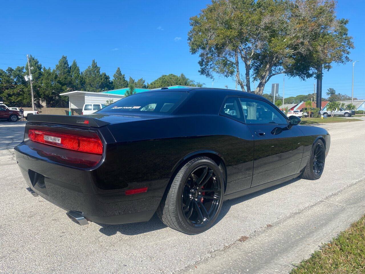 Used 2009 Dodge Challenger SRT8 w/ SRT Option Group II RWD image 3