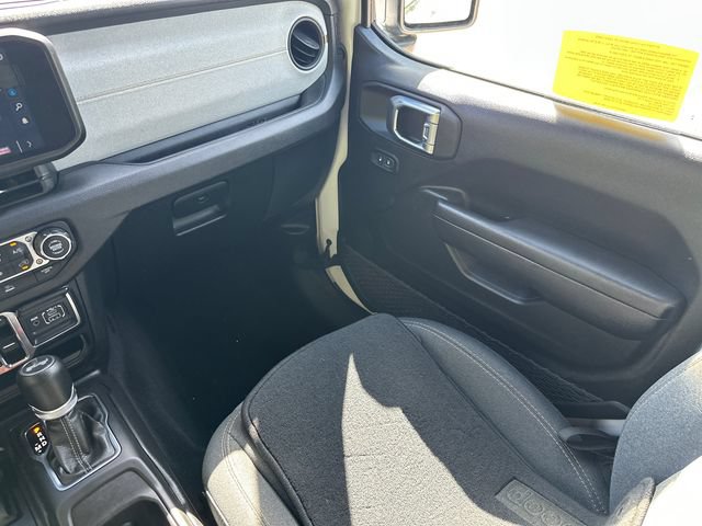 Used 2024 Jeep Wrangler Unlimited w/ Convenience Group AWD/4WD image 20