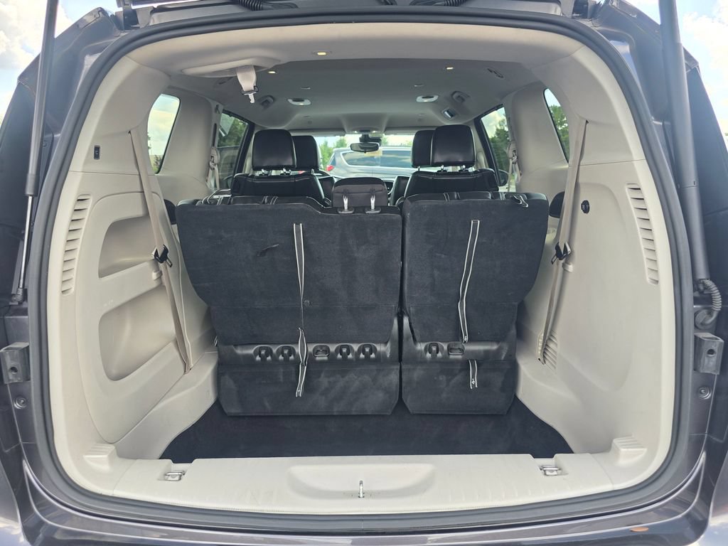 Used 2023 Chrysler Pacifica Touring-L FWD image 12