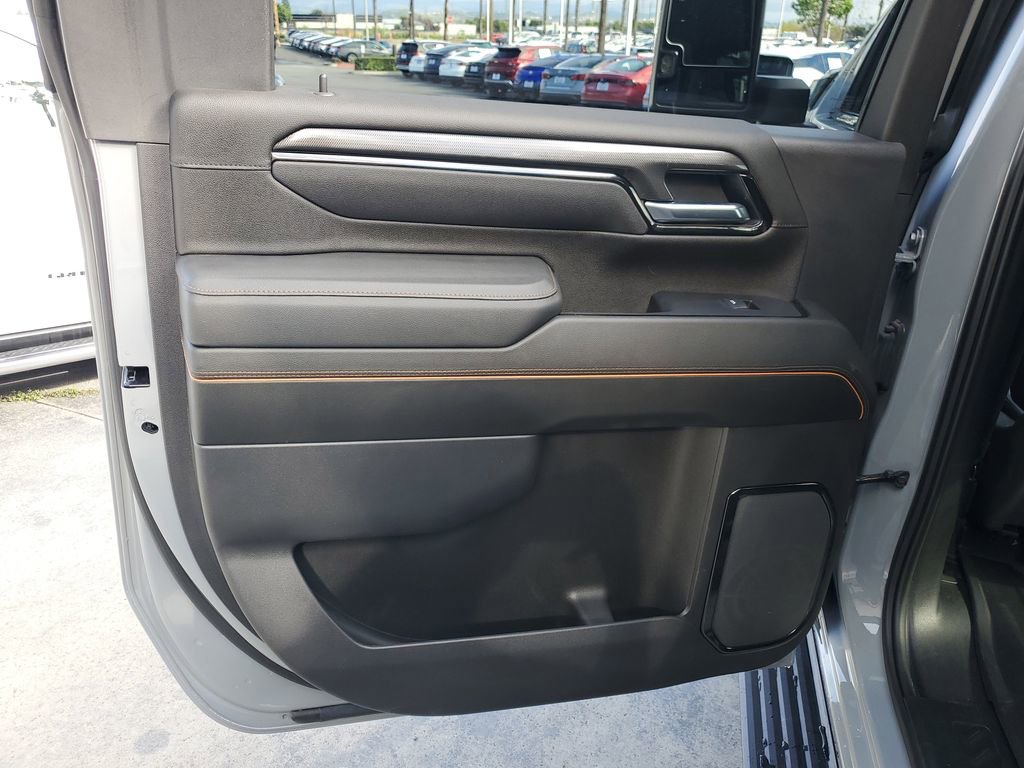 Used 2025 GMC Sierra 2500 AT4 image 15