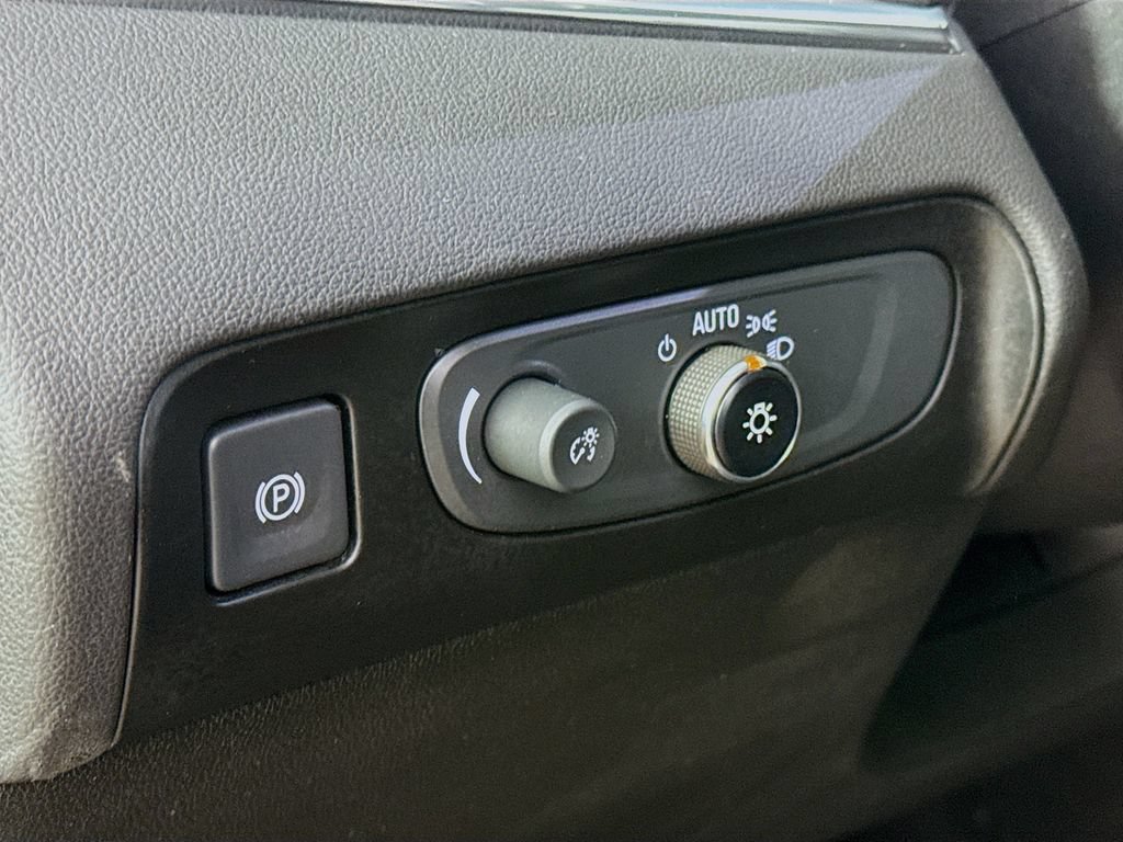 Used 2021 Buick Enclave Avenir w/ Avenir Technology Package AWD/4WD image 12