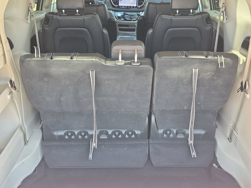 Used 2023 Chrysler Pacifica Touring-L FWD image 36