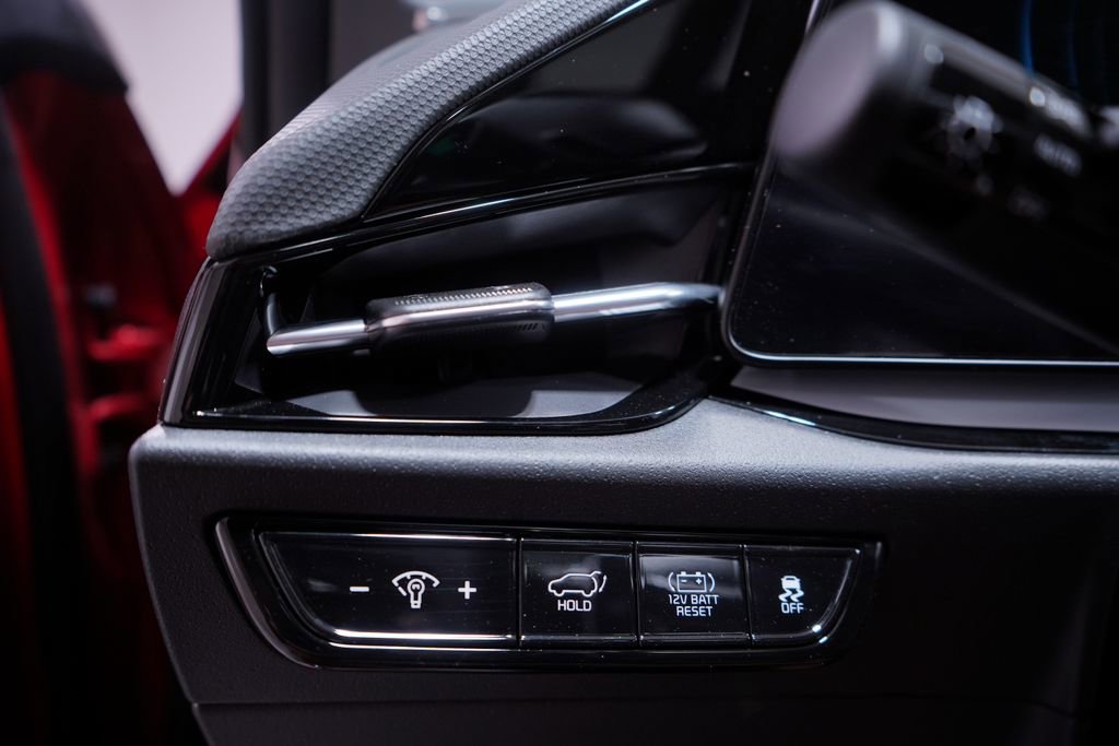 Used 2025 Kia Niro SX Touring image 19