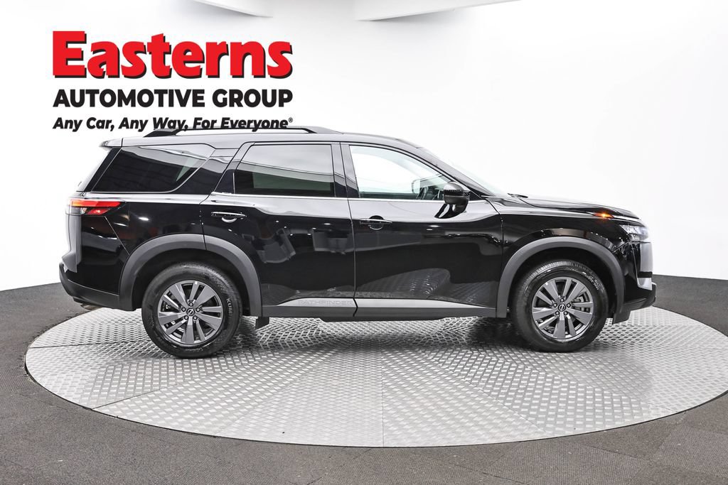 Used 2025 Nissan Pathfinder SV FWD image 4