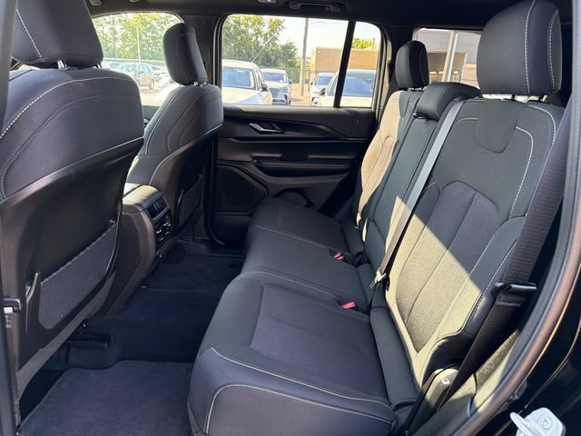 Used 2025 Jeep Grand Cherokee Laredo X w/ Luxury Tech Group I AWD/4WD image 30
