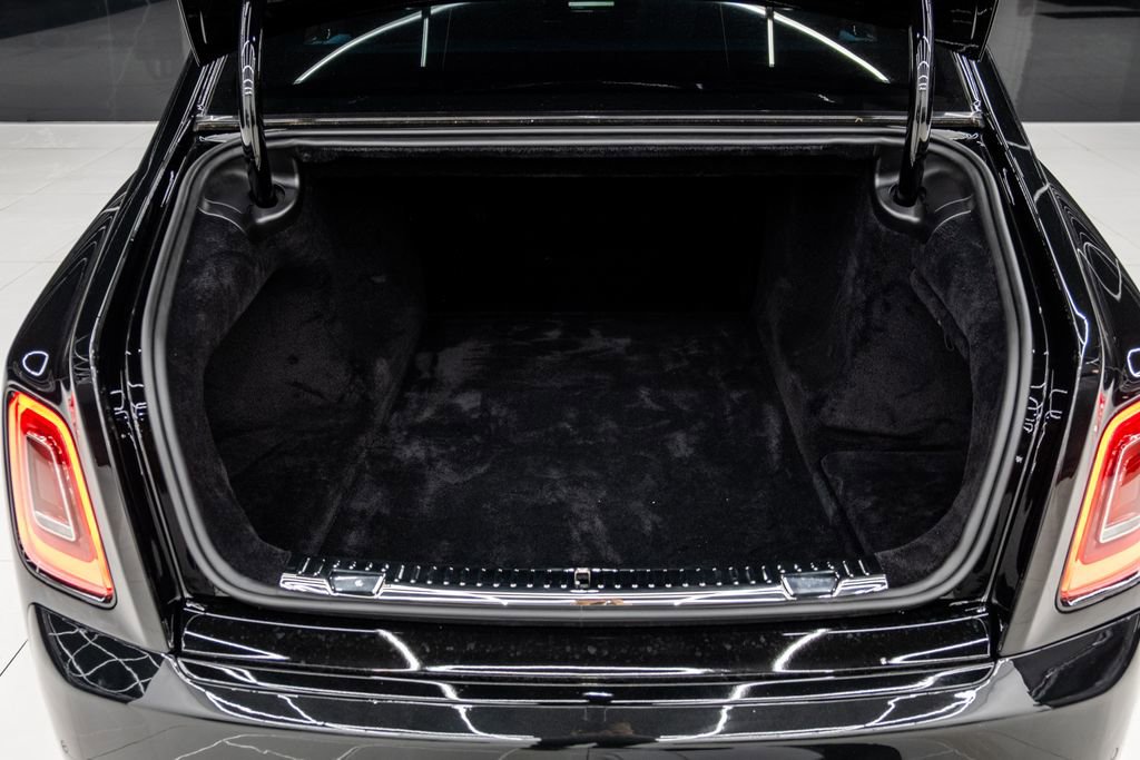 Used 2025 Rolls-Royce Phantom Sedan image 17