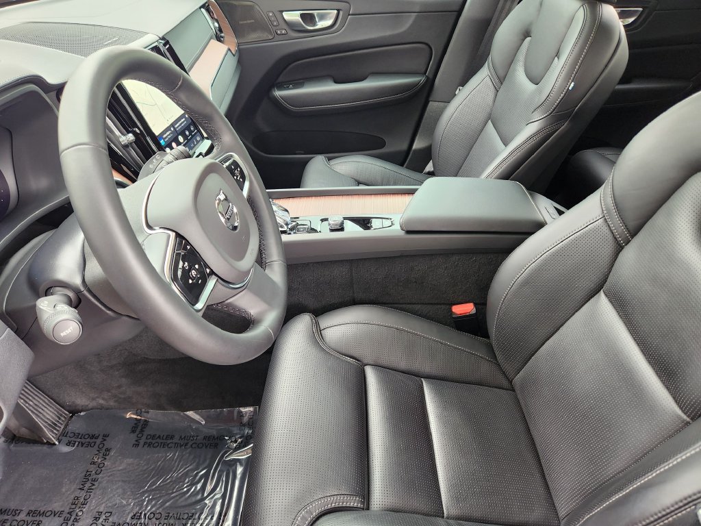 Used 2024 Volvo XC60 T8 Ultimate AWD/4WD image 4