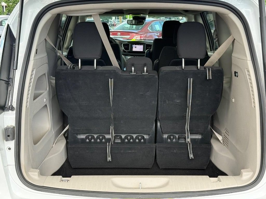Certified 2023 Chrysler Voyager LX FWD image 5