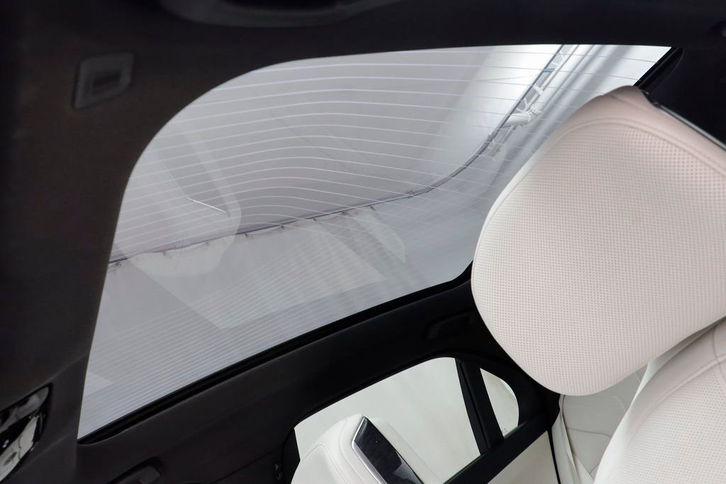 Used 2024 BMW 760i xDrive w/ Premium Package 2 image 15