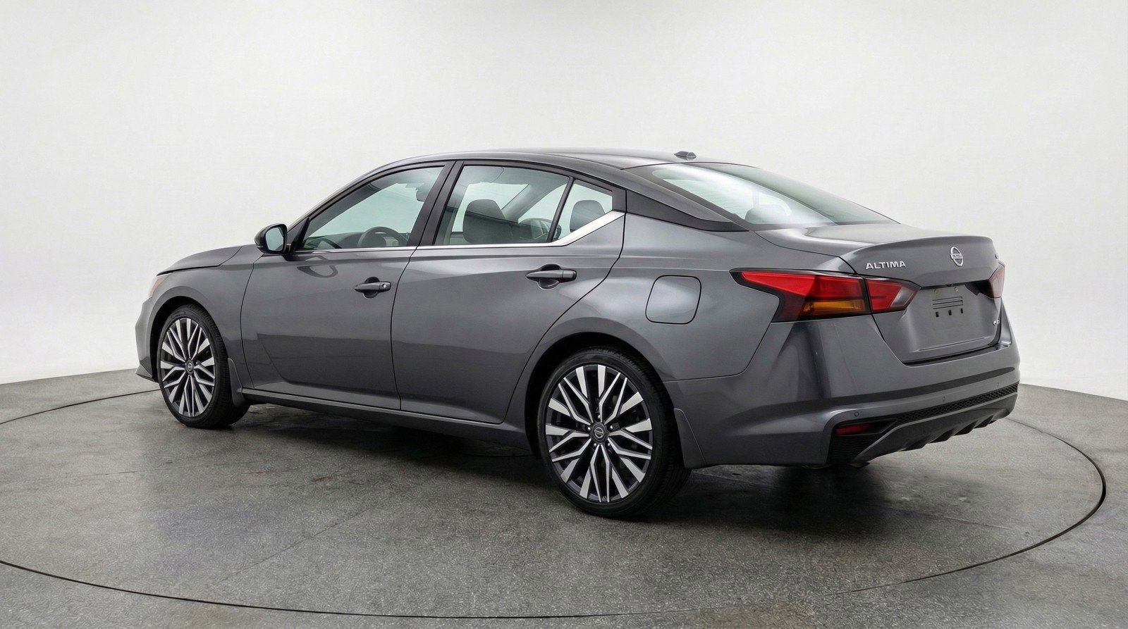 Used 2025 Nissan Altima 2.5 SV FWD image 6