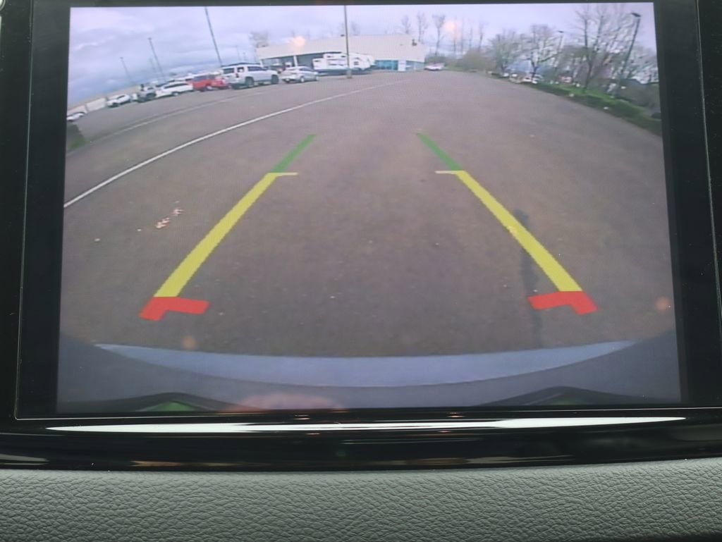 Used 2023 Chrysler Pacifica Touring-L image 15