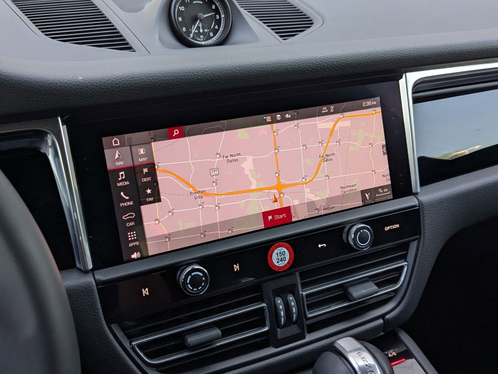 Certified 2025 Porsche Macan image 17