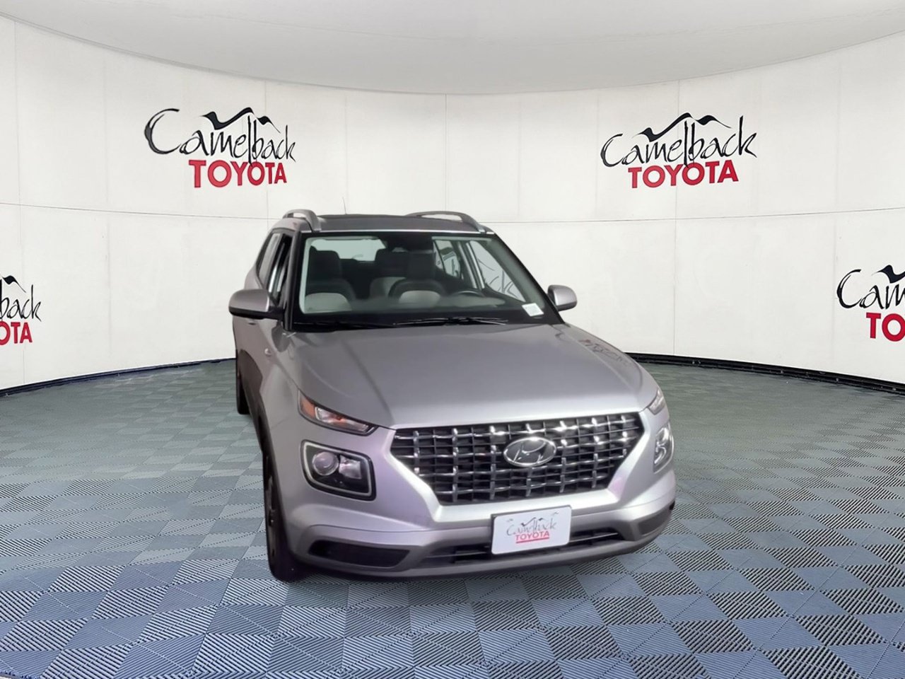Used 2025 Hyundai Venue SEL FWD image 4
