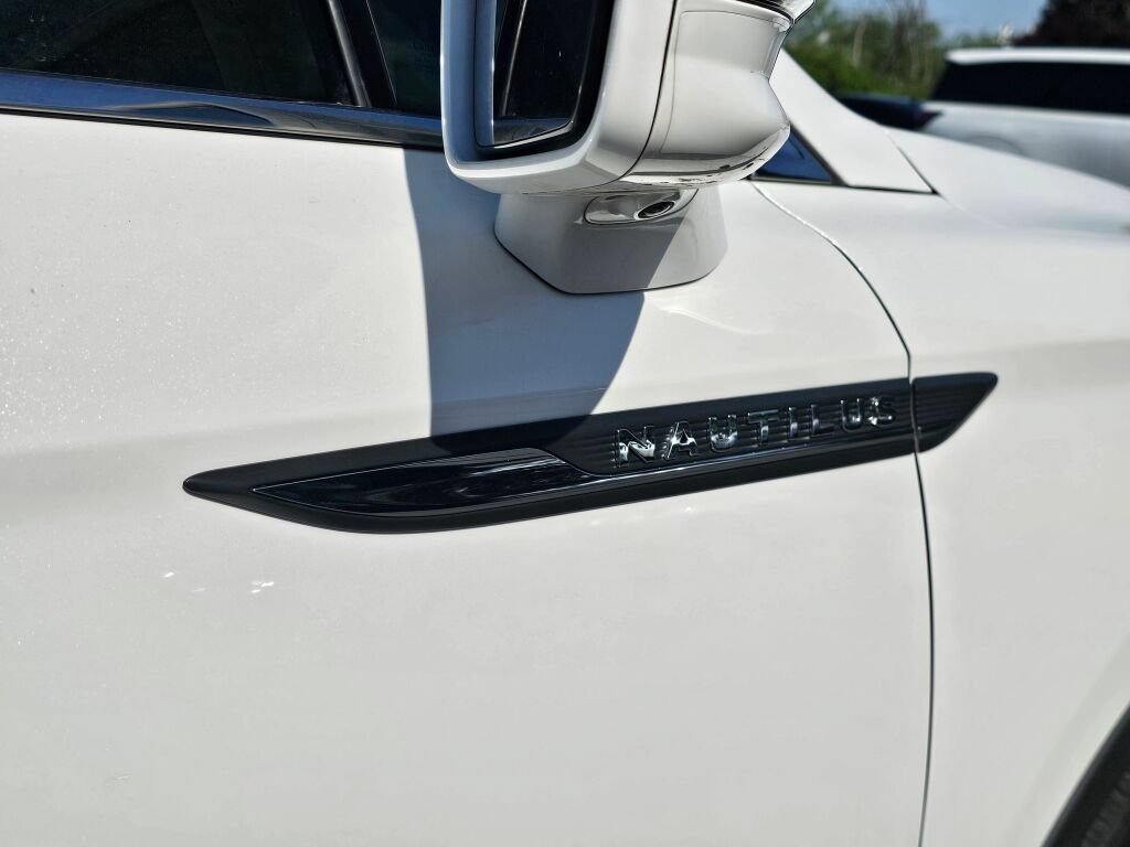 Used 2022 Lincoln Nautilus Reserve w/ Equipment Group 201A AWD/4WD image 10