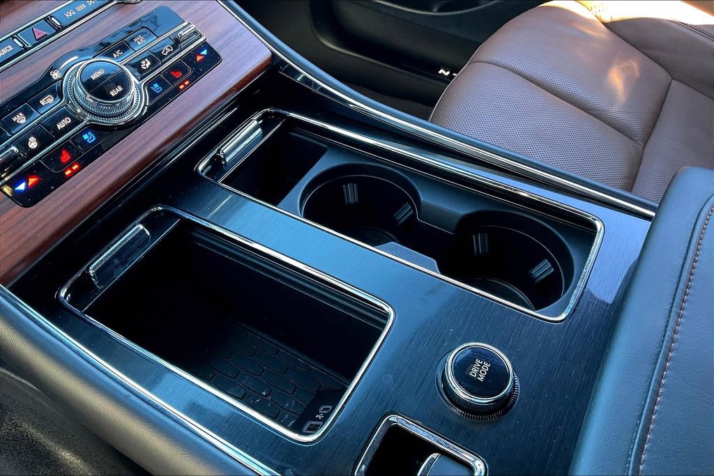 Used 2024 Lincoln Aviator Reserve w/ Equipment Group 201A image 17