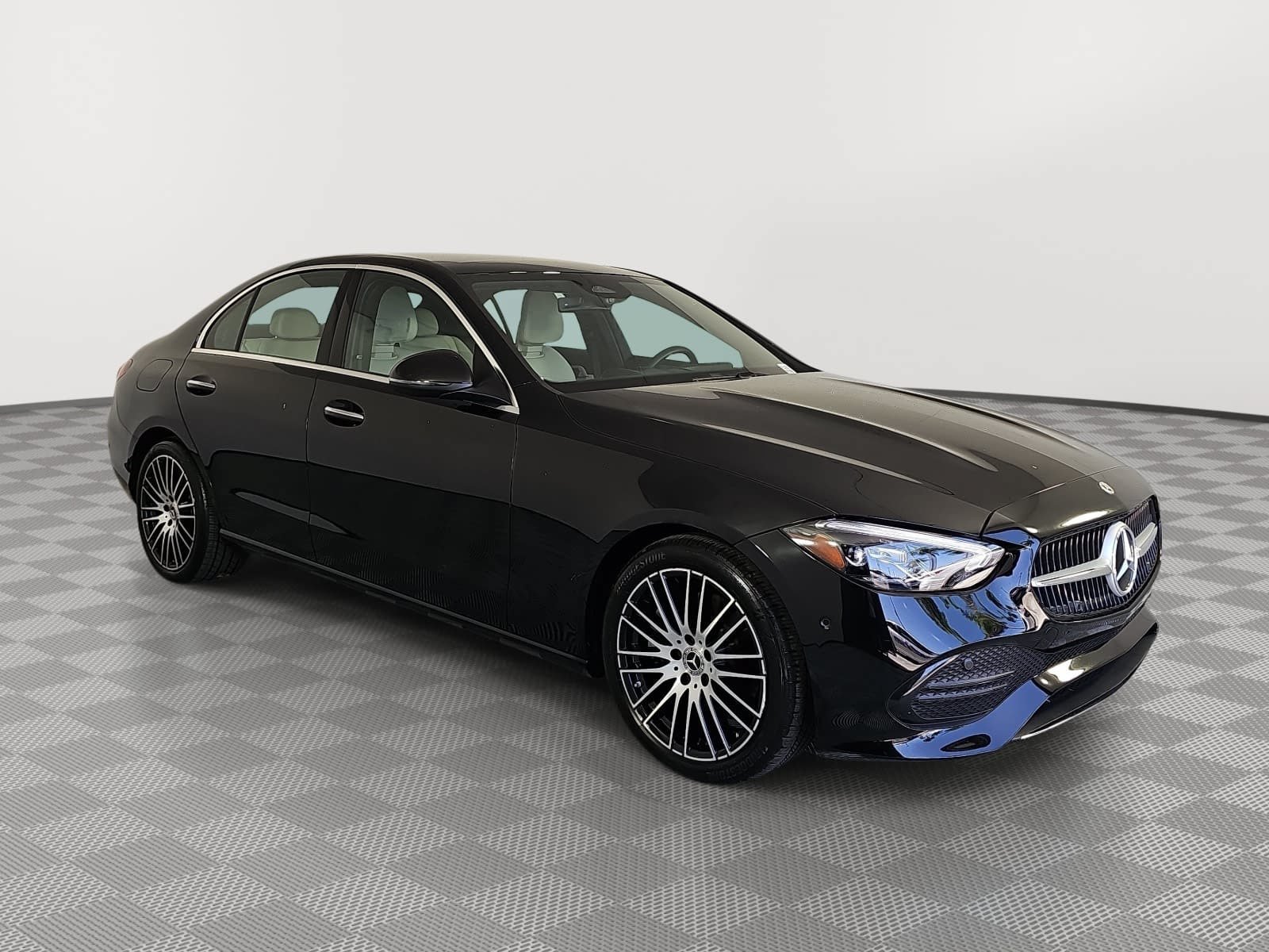 Used 2023 Mercedes-Benz C 300 4MATIC Sedan image 2