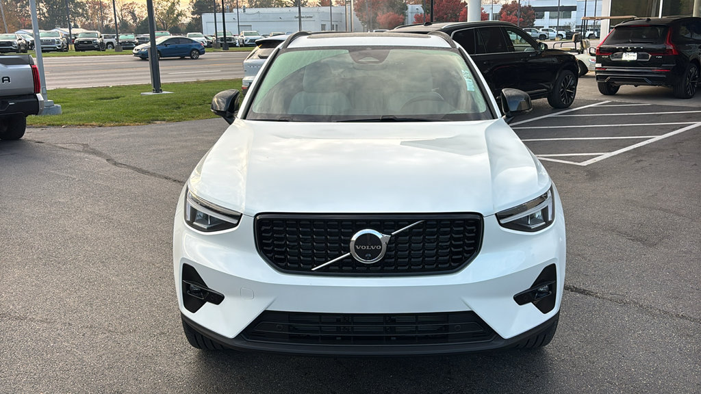New 2026 Volvo XC40 B5 Plus w/ Protection Package Premier AWD/4WD image 5