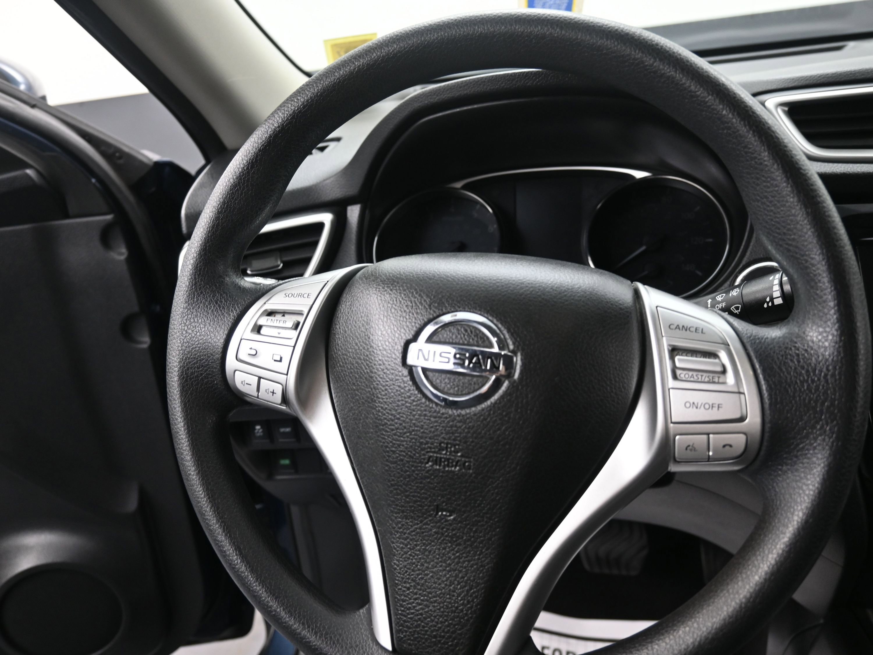 Used 2015 Nissan Rogue SV image 27