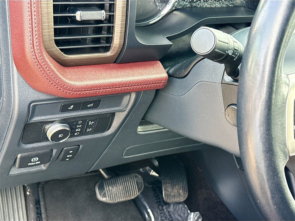 Used 2022 Ford Expedition Max Limited image 11