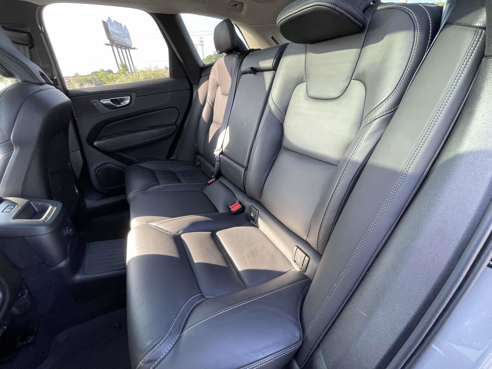 Certified 2025 Volvo XC60 T8 Ultra w/ Protection Package Premier AWD/4WD image 13