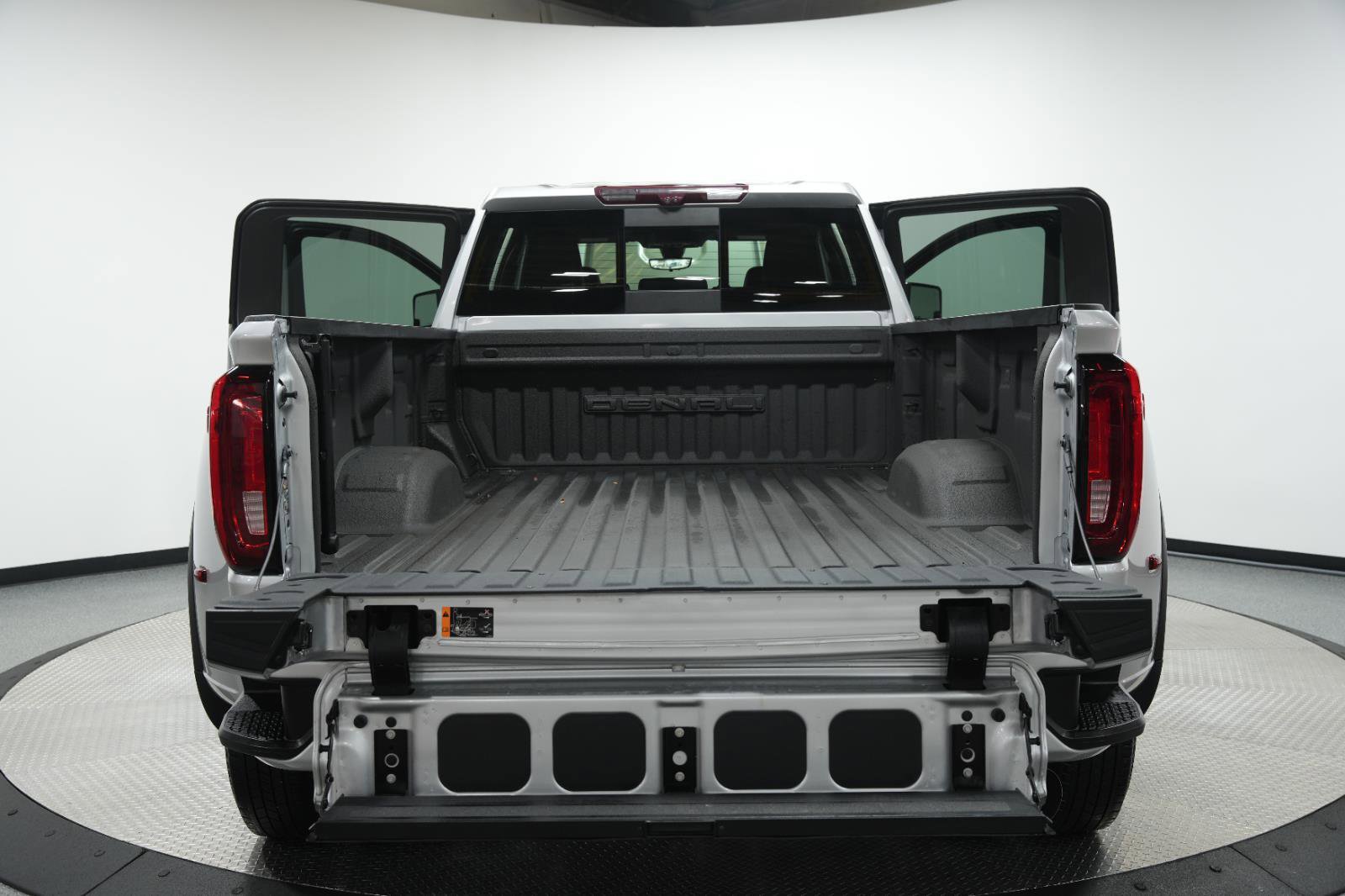 Used 2022 GMC Sierra 3500 Denali w/ Technology Package image 13